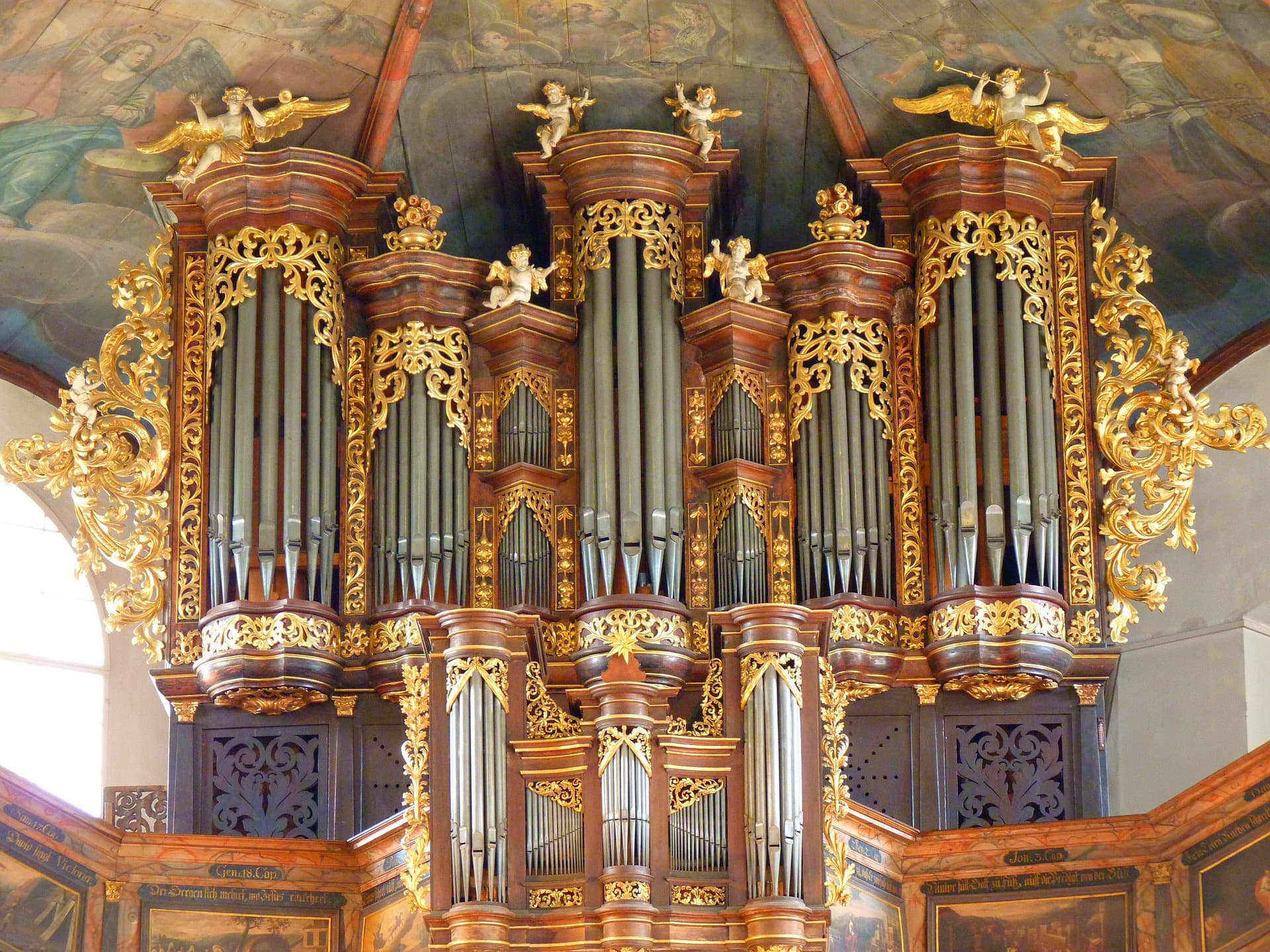 Orgelspiel im Gottesdienst